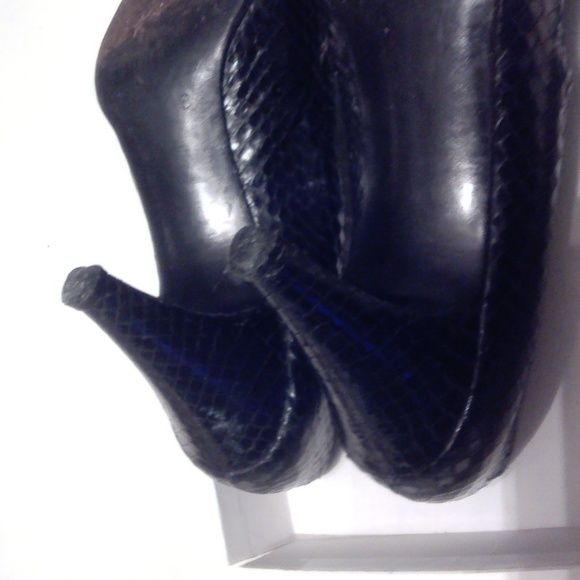 WOMEN'S VINTAGE BLACK SNAKE SKIN HEELED SHOES - Picture 6 of 7